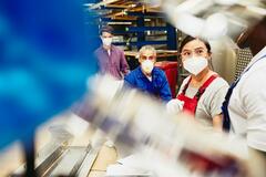 plus de la moitié des travailleurs  craignent de perdre leur emploi à cause de la crise sanitaire.